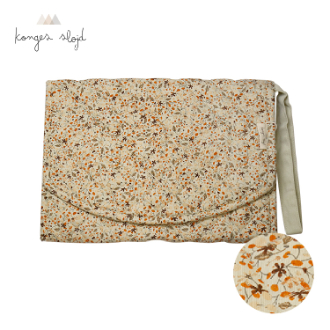 【KongesSloejd】コンゲススロイド　ベビー おむつ替えパッド　フラワーフィールド