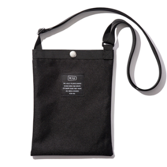 【KiU】キウ　サコッシュミニ　ブラック