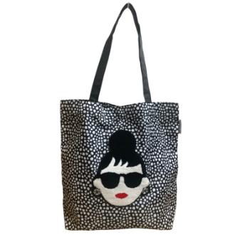【HAPPY　FACE】ハッピーフェイス　EMMA相良刺繍　顔トート