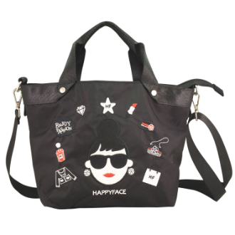 【HAPPY　FACE】ハッピーフェイス　はっ水 レディーエマ刺しゅう 多機能 ショルダートート ブラック